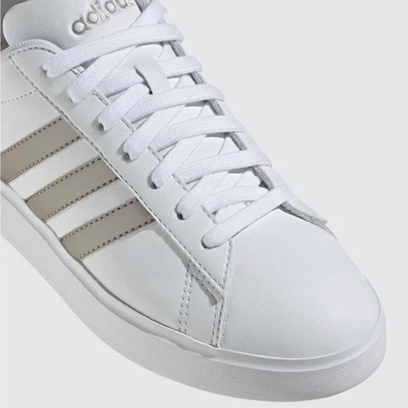 Adidas NWT Grand Court 2.0 Platinum Metallic shoes women’s 8.5 - Picture 4 of 8